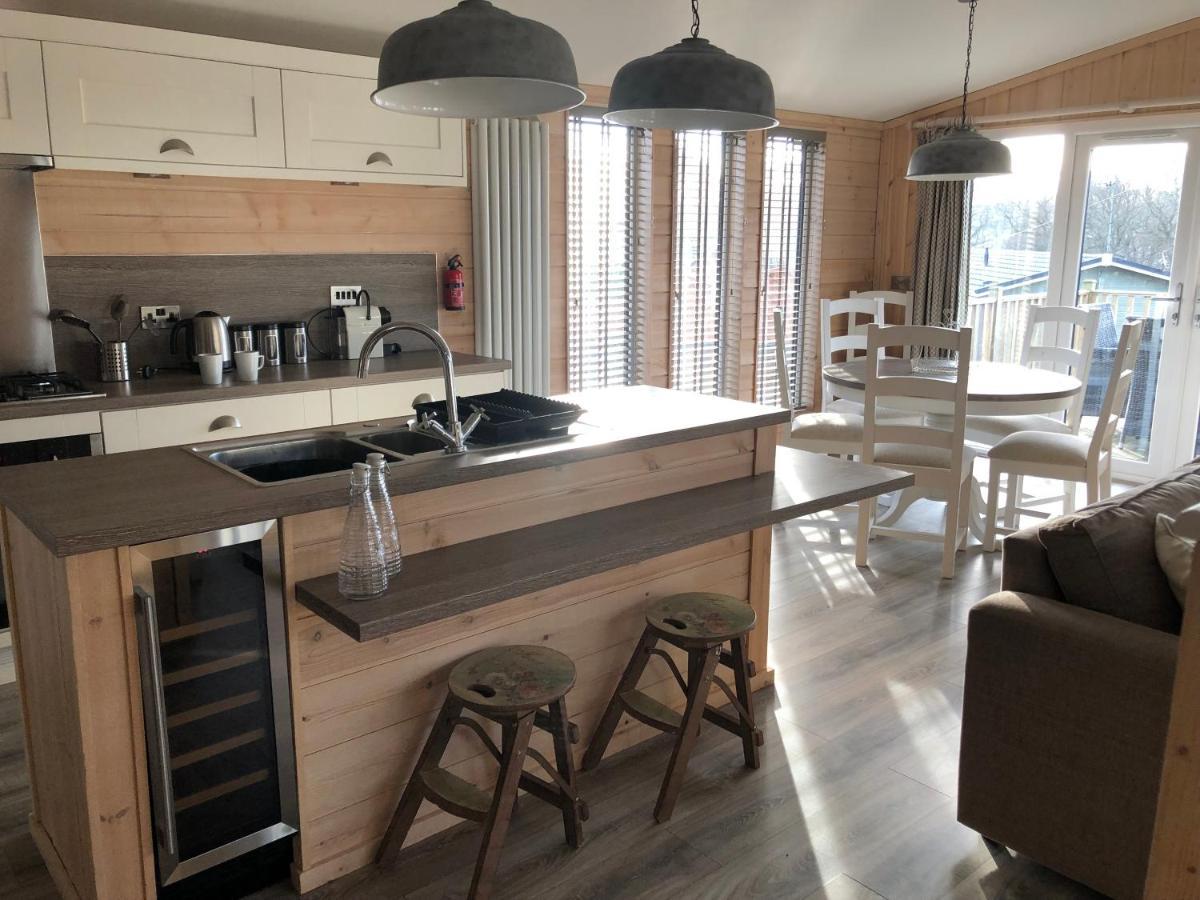 7 The Oaks Apartment Норт Уолшам Екстериор снимка