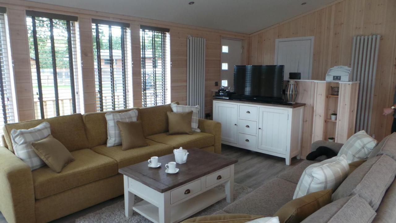 7 The Oaks Apartment Норт Уолшам Екстериор снимка