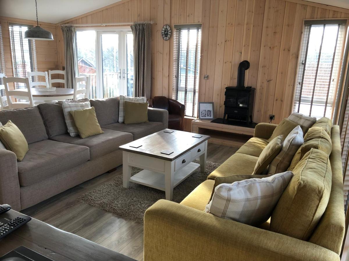 7 The Oaks Apartment Норт Уолшам Екстериор снимка