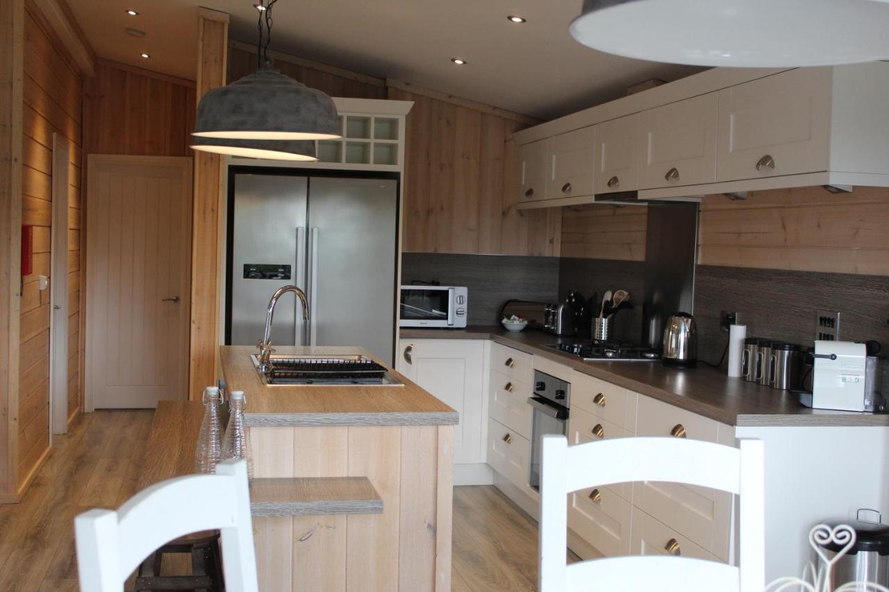 7 The Oaks Apartment Норт Уолшам Екстериор снимка