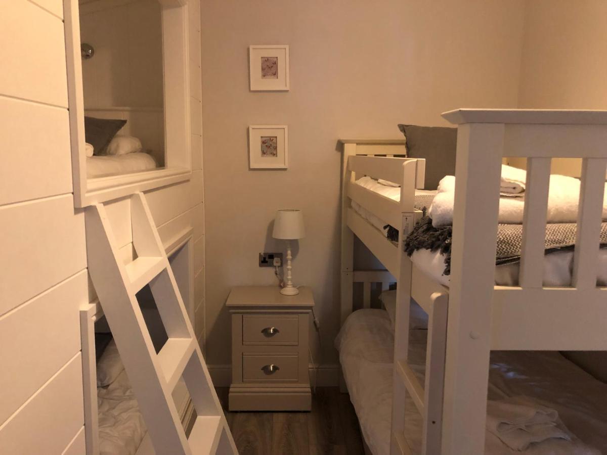 7 The Oaks Apartment Норт Уолшам Екстериор снимка