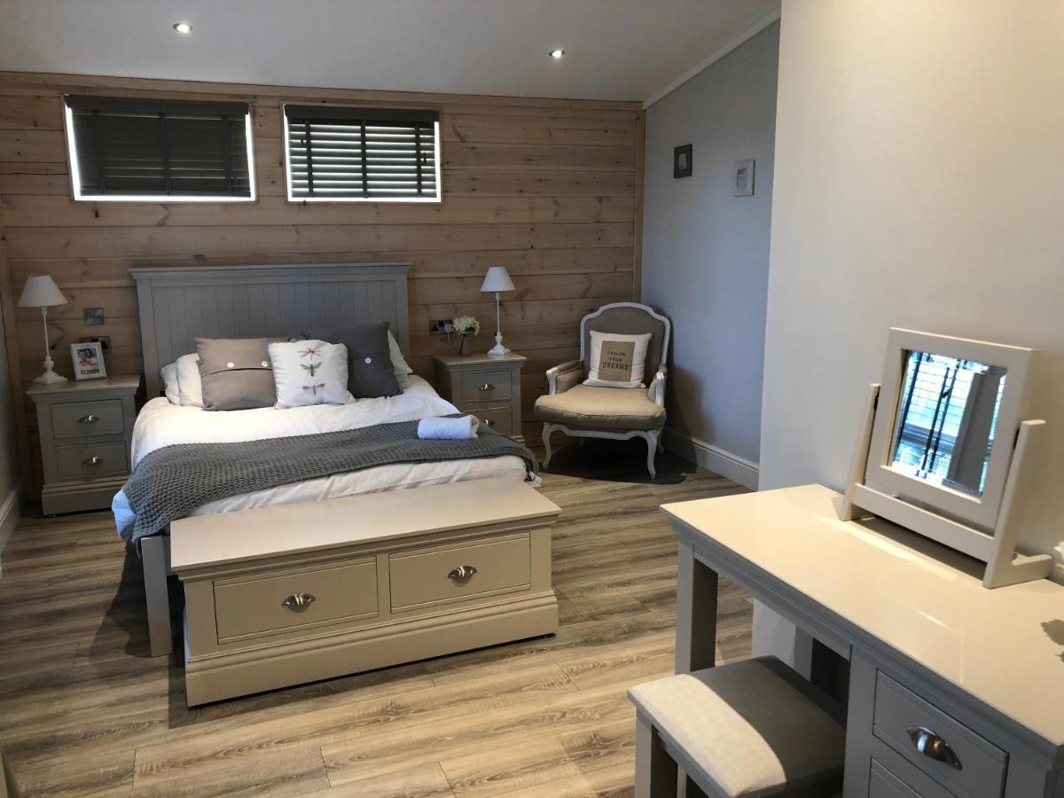 7 The Oaks Apartment Норт Уолшам Екстериор снимка